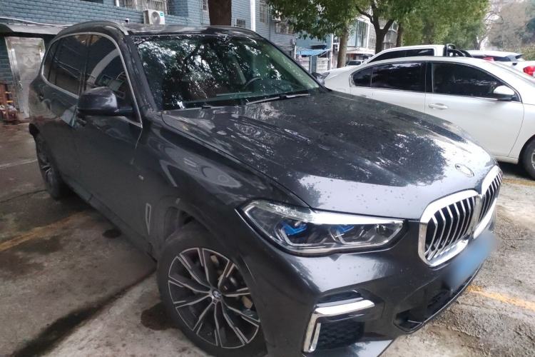 Used BMW X5 2022 Restyled xDrive 30Li Luxury Version M Sport Package Front Right 45 Deg