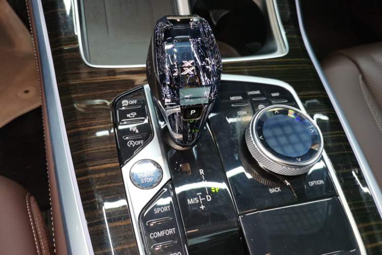 Used BMW X5 2022 xDrive 30Li Luxury M Sport Package Gear Lever