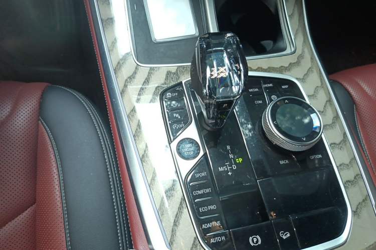 Used BMW X5 2022 xDrive 30Li Luxury M Sport Package Gear Lever