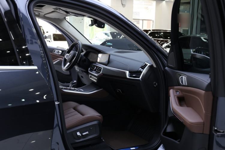 Used BMW X5 2022 xDrive40i M Sport Package Interior 4