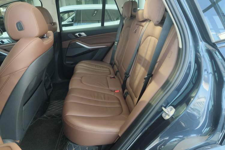 Used BMW X5 2022 xDrive40i M Sport Package Interior 4