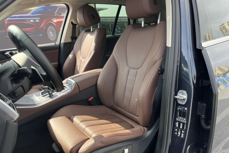 Used BMW X5 2022 xDrive30i M Sport Package Interior 4