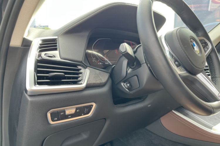 Used BMW X5 2022 xDrive30i M Sport Package Interior 7