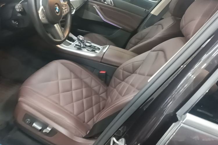 Used BMW X5 2022 Restyled xDrive 30Li Luxury Version M Sport Package Left Front Seat