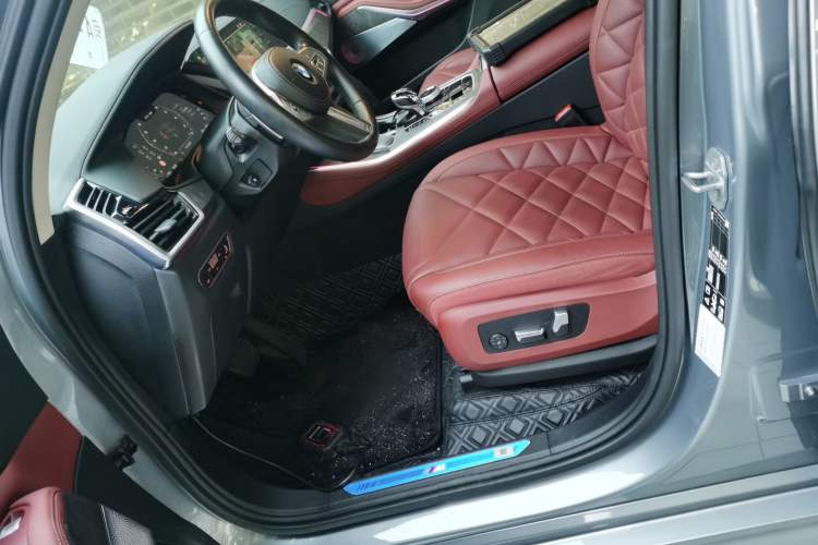 Used BMW X5 2022 Restyled xDrive 30Li Luxury Version M Sport Package Left Front Seat