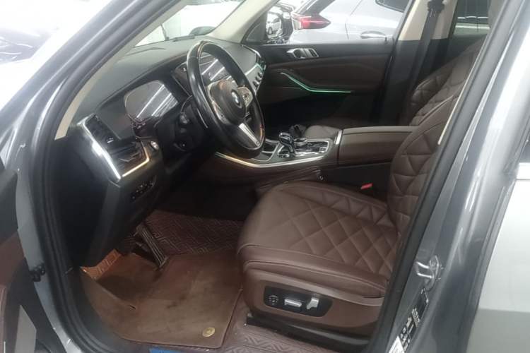 Used BMW X5 2022 Restyled xDrive 30Li Luxury Version M Sport Package Left Front Seat