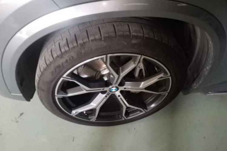 Used BMW X5 2022 Restyled xDrive 40Li M Sport Package Left Front Wheel Hub