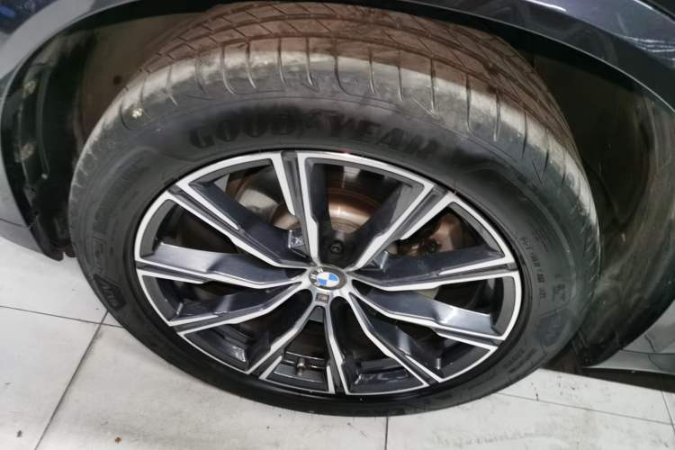 Used BMW X5 2022 xDrive 30Li Luxury M Sport Package Left Front Wheel Hub