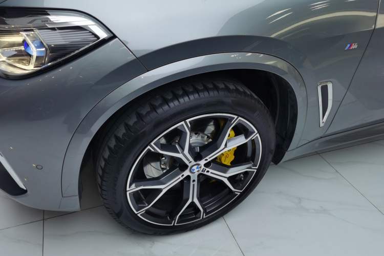 Used BMW X5 2022 Restyled xDrive 30Li Luxury Version M Sport Package Left Front Wheel Hub