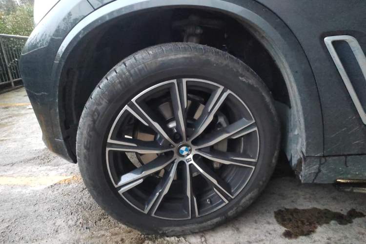 Used BMW X5 2022 Restyled xDrive 30Li Luxury Version M Sport Package Left Front Wheel Hub
