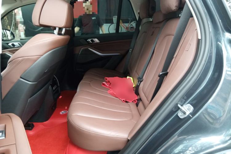 Used BMW X5 2022 xDrive40i Luxury Edition M Sport Package Left Rear Seat