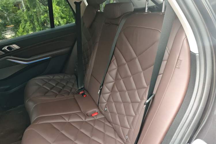 Used BMW X5 2022 xDrive 30Li Luxury M Sport Package Left Rear Seat
