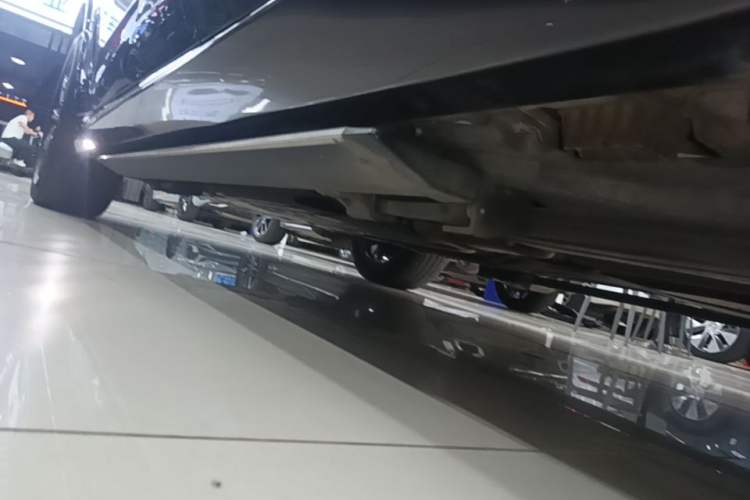 Used BMW X5 2022 Restyled xDrive 30Li Luxury Version M Sport Package Left Side Sill