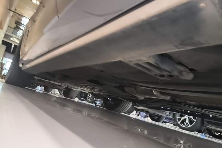 Used BMW X5 2022 xDrive 30Li Luxury M Sport Package Left Side Sill