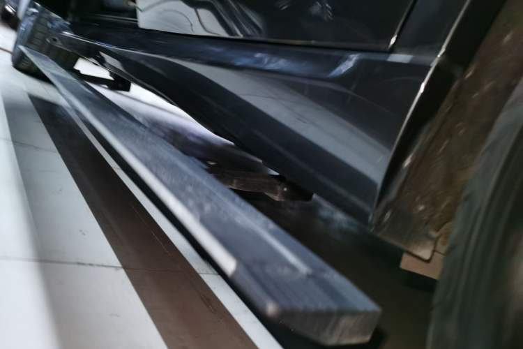 Used BMW X5 2022 xDrive 30Li Luxury M Sport Package Left Side Sill