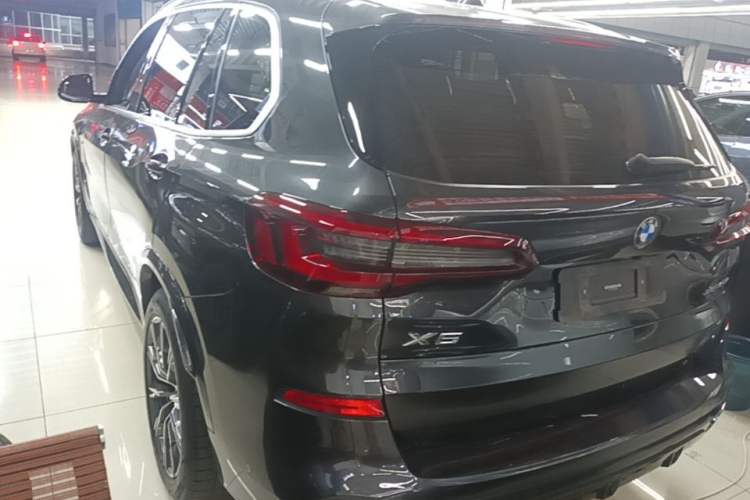 Used BMW X5 2022 Restyled xDrive 30Li Luxury Version M Sport Package Rear Left 45 Deg