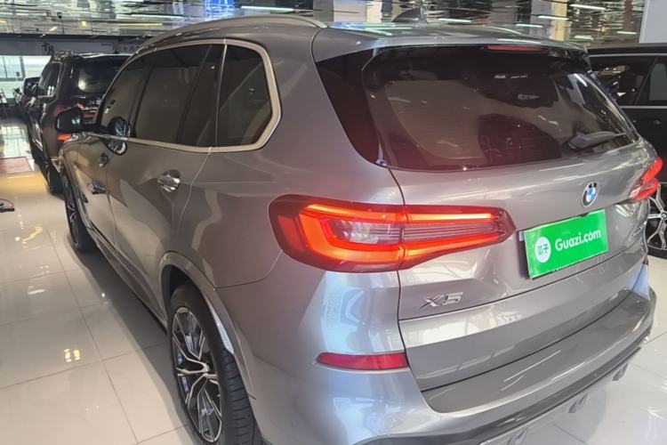 Used BMW X5 2022 xDrive 30Li Luxury M Sport Package Rear Left 45 Deg