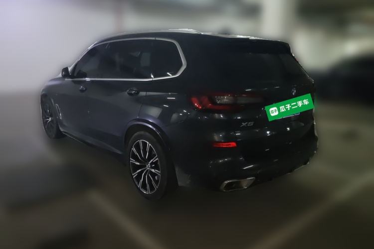 Used BMW X5 2022 xDrive 30Li Luxury M Sport Package Rear Left 45 Deg
