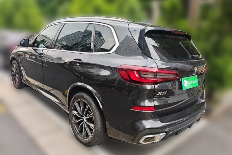 Used BMW X5 2022 xDrive 30Li Luxury M Sport Package Rear Left 45 Deg