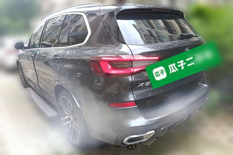 Used BMW X5 2022 xDrive 30Li Luxury M Sport Package Rear Left 45 Deg