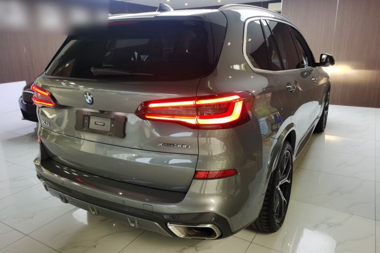 Used BMW X5 2022 Restyled xDrive 30Li Luxury Version M Sport Package Rear Right 45 Deg
