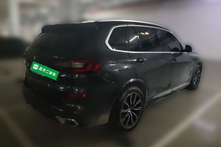 Used BMW X5 2022 xDrive 30Li Luxury M Sport Package Rear Right 45 Deg