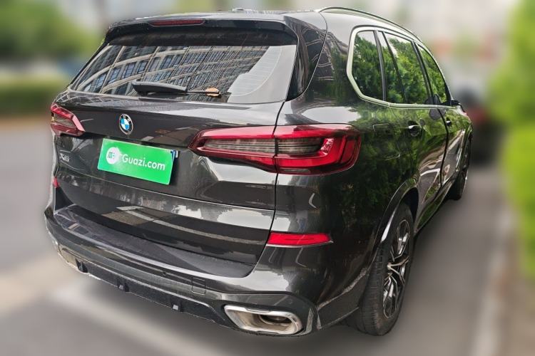 Used BMW X5 2022 xDrive 30Li Luxury M Sport Package Rear Right 45 Deg