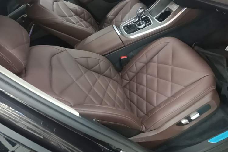 Used BMW X5 2022 Restyled xDrive 30Li Luxury Version M Sport Package Right Front Seat