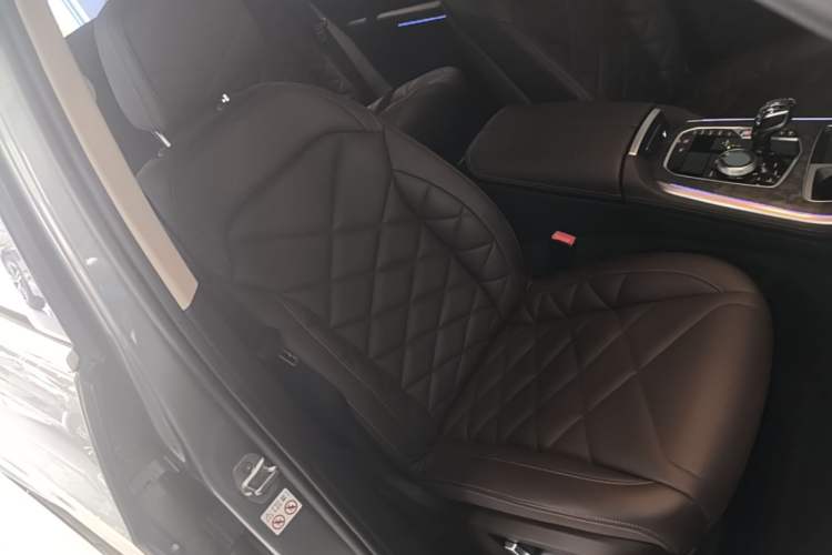 Used BMW X5 2022 xDrive 30Li Luxury M Sport Package Right Front Seat