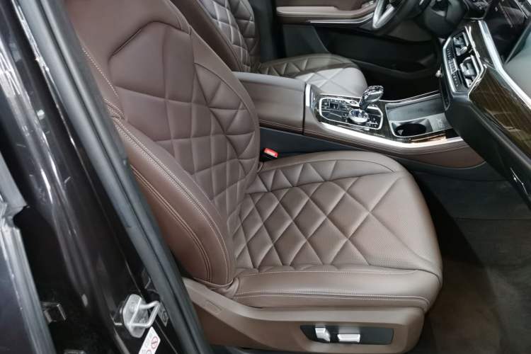 Used BMW X5 2022 xDrive 30Li Luxury M Sport Package Right Front Seat