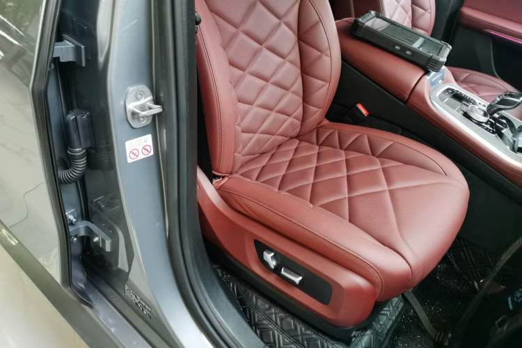 Used BMW X5 2022 Restyled xDrive 30Li Luxury Version M Sport Package Right Front Seat