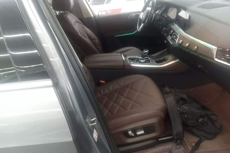 Used BMW X5 2022 Restyled xDrive 30Li Luxury Version M Sport Package Right Front Seat