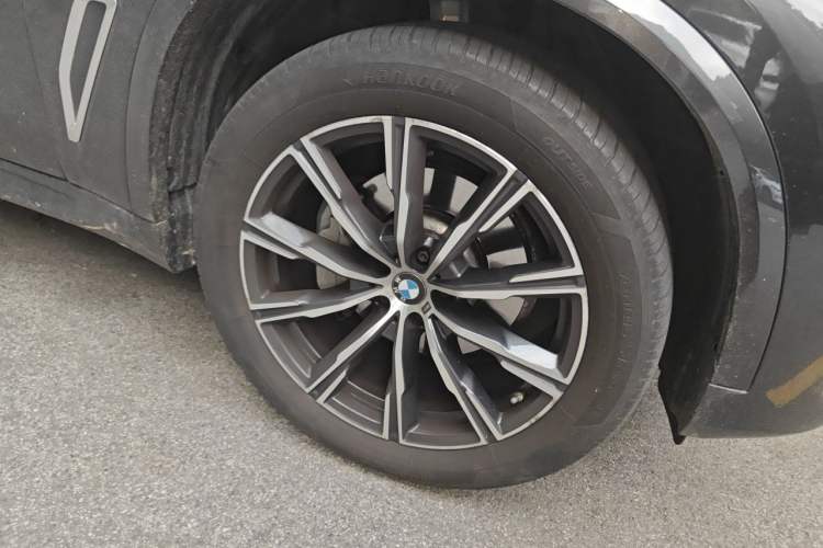 Used BMW X5 2022 xDrive 30Li M Sport Package Right Front Wheel Hub