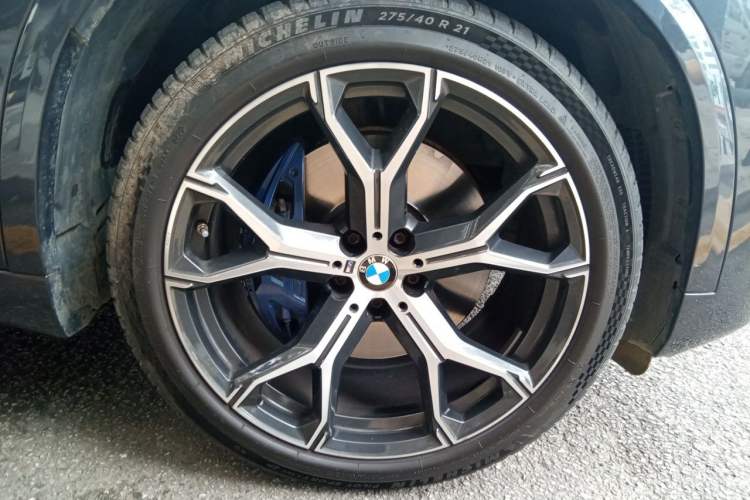 Used BMW X5 2022 xDrive40i Luxury Edition M Sport Package Right Front Wheel Hub