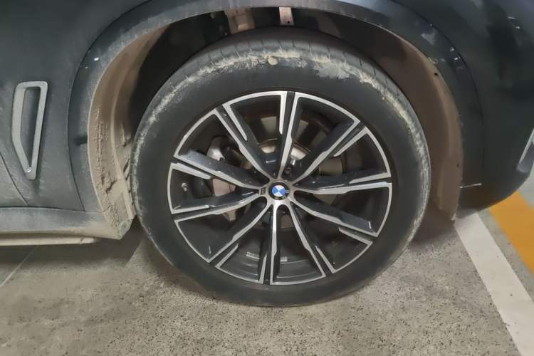 Used BMW X5 2022 xDrive 30Li Luxury M Sport Package Right Front Wheel Hub