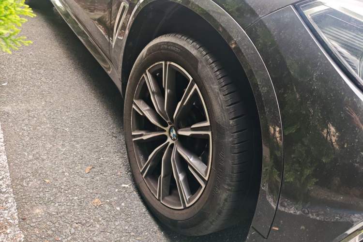 Used BMW X5 2022 xDrive 30Li Luxury M Sport Package Right Front Wheel Hub