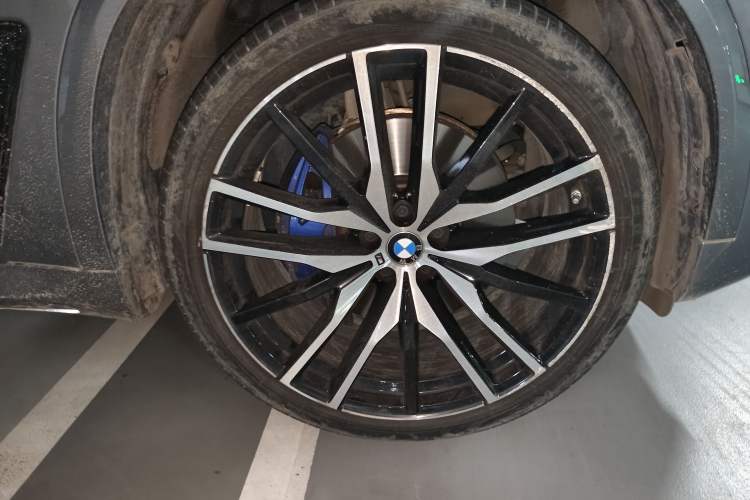 Used BMW X5 2022 Restyled xDrive 40Li M Sport Package Right Front Wheel Hub