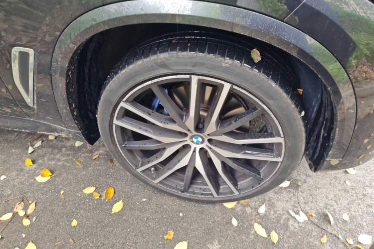 Used BMW X5 2022 Restyled xDrive 40Li M Sport Package Right Front Wheel Hub