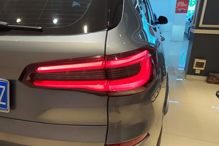 Used BMW X5 2022 Restyled xDrive 30Li Luxury Version M Sport Package Right Rear Taillight