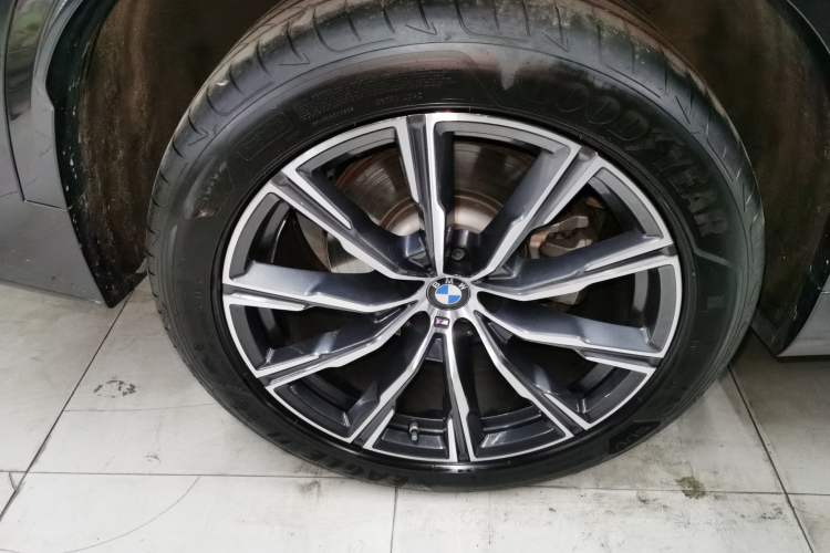 Used BMW X5 2022 xDrive 30Li Luxury M Sport Package Right Rear Wheel Hub
