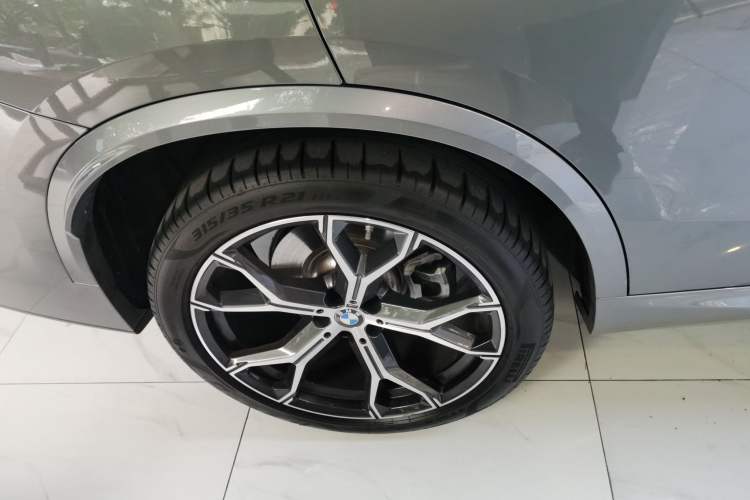 Used BMW X5 2022 Restyled xDrive 30Li Luxury Version M Sport Package Right Rear Wheel Hub