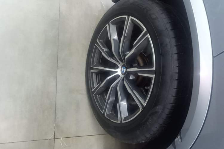 Used BMW X5 2022 Restyled xDrive 30Li Luxury Version M Sport Package Right Rear Wheel Hub