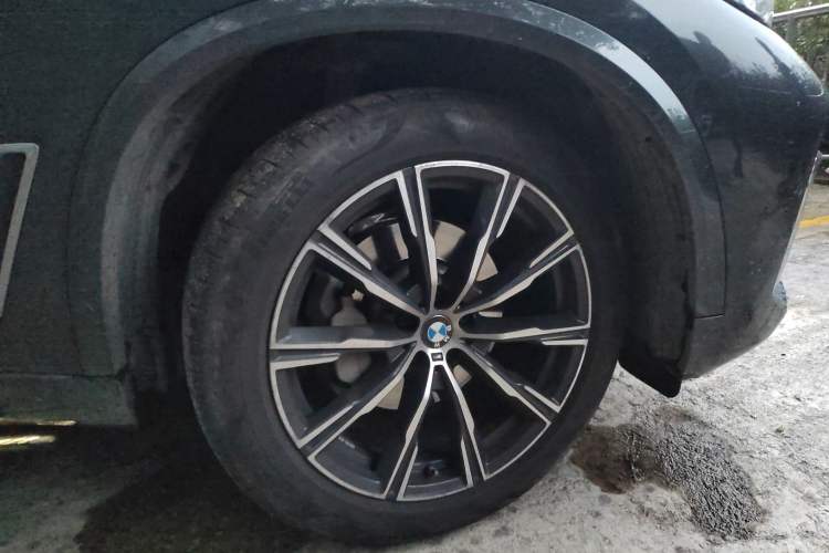 Used BMW X5 2022 Restyled xDrive 30Li Luxury Version M Sport Package Right Rear Wheel Hub
