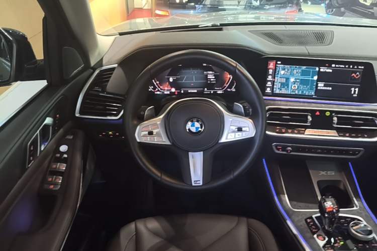 Used BMW X5 2022 xDrive 30Li Luxury M Sport Package Steering Wheel