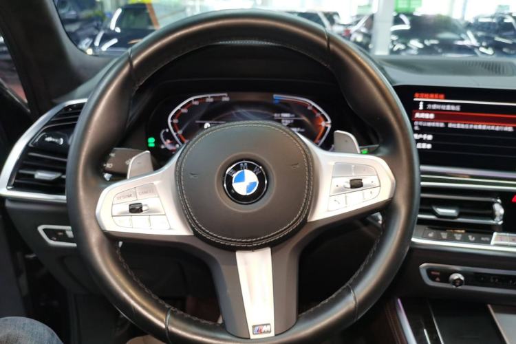 Used BMW X5 2022 xDrive 30Li Luxury M Sport Package Steering Wheel