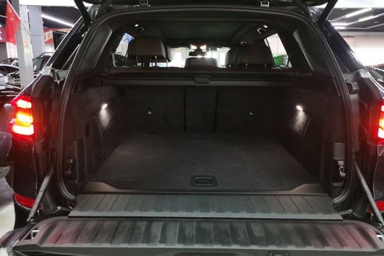 Used BMW X5 2022 xDrive 30Li Luxury M Sport Package Trunk
