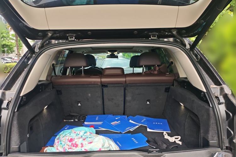 Used BMW X5 2022 xDrive 30Li Luxury M Sport Package Trunk