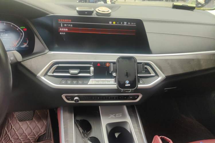 Used BMW X5 2022 xDrive 30Li Luxury M Sport Package Audio And AC Panel
