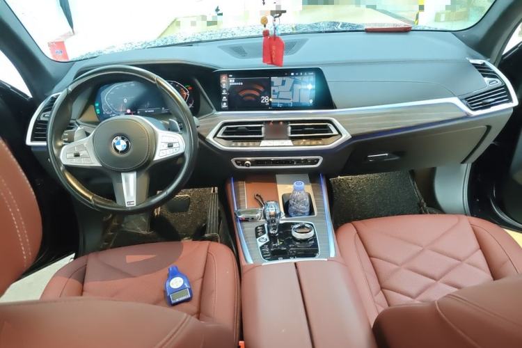 Used BMW X5 2022 xDrive 30Li Luxury M Sport Package Center Console
