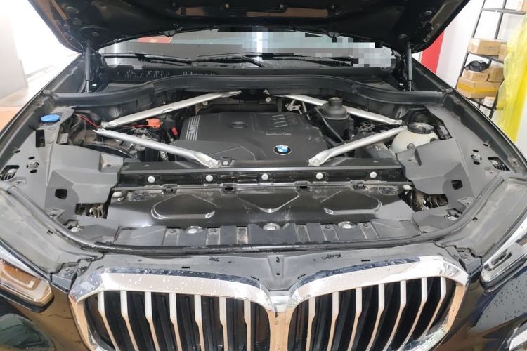 Used BMW X5 2022 xDrive 30Li Luxury M Sport Package Engine Bay
